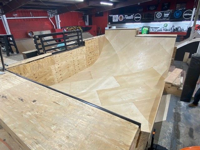 Asylum Skatepark Mini-ramp